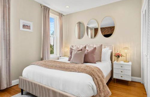 Luxury DC Rowhouse with Rooftop Firepit & Private Hot Tub- Near U Street & Logan Circle - Foto 25