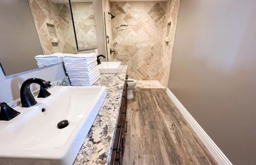 Lux Private Home - Pool, Billiards, 8 Smart TVs, Board Games, Cotton Bedding - The Stone Sanctuary at McCullough Hills Trailhead - Foto 24