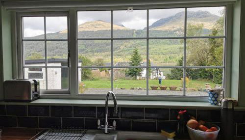 Arrochar Fern Cottage with Wood Burner & Loch View - Foto 2