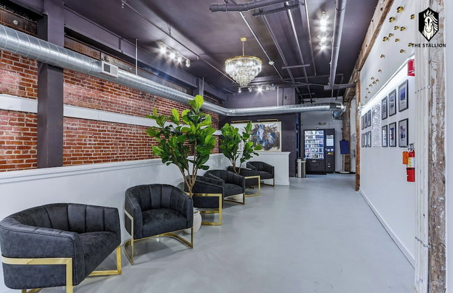 BRAND NEW Modern 1BD Loft in Downtown with free parking - Photo 7
