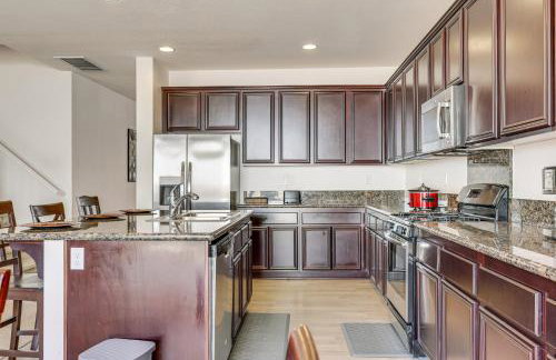 Large Menifee Home 1 Block to Neighborhood Park! - Foto 10