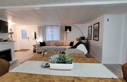 Tiki Escape w/ Amazing Mountain and Marsh Backdrop - Foto 27