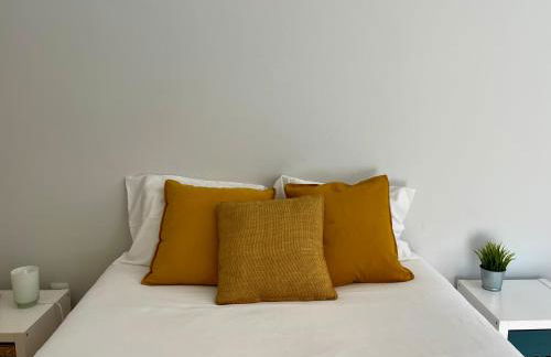 Central Retreat by the River, by TimeCooler - Foto 15