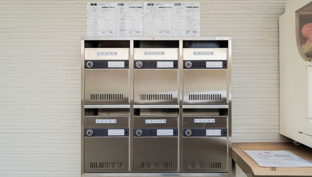 Check-in/check-out kiosk