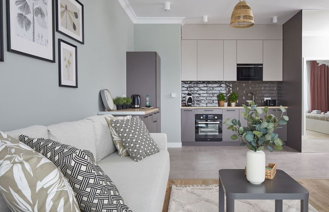 Metro Imielin 8th Floor Apartment - Photo 12