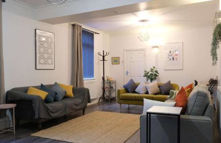 Lovely 5 Bedroom Home w Garden near Northampton - Photo 47