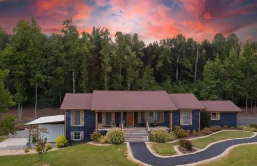 Southern Comfort Retreat with a private hot tub - Foto 1