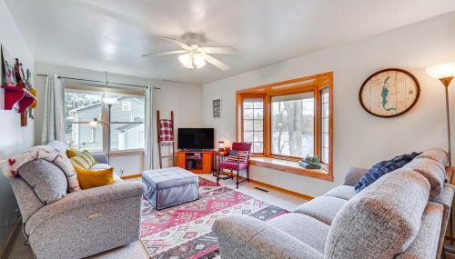 Birchwood Cottage with Red Cedar Lake Access! - Foto 3