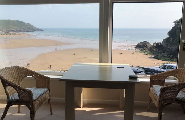 Stunning Beach Front Apartment in Caswell Swansea - Photo 8