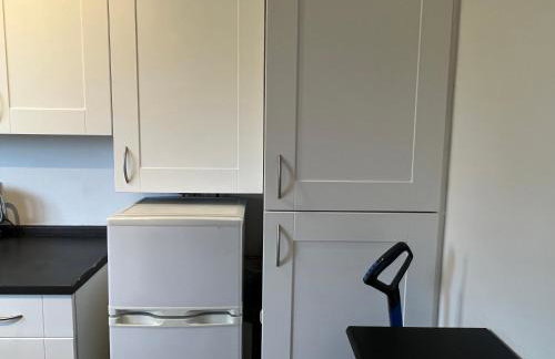 A Home from Home -2 Bed Flat & Free Driveway Parking - Foto 34