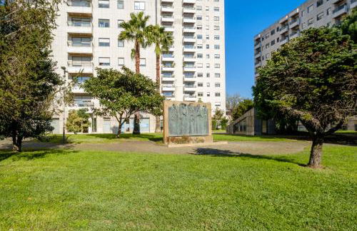 Skyview 2BR with Balcony and Garage - Foto 77