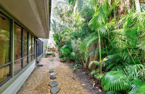 Beach Paradise Getaway - 200ft from Beach! - Foto 63