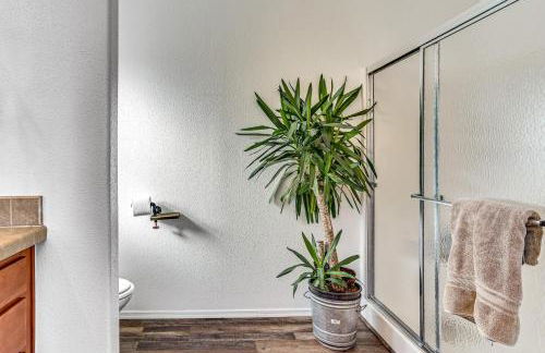 Nature Art Retreat on Breckenridge Creek with Pond! - Foto 21