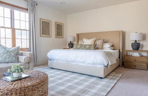 8BR Luxury Maplewood Manor, Hot Tub & Fire Pit - Foto 42