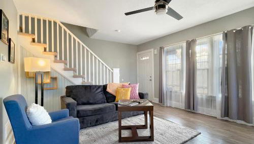 2BR Family Charmer Duplex near Drake - Foto 5