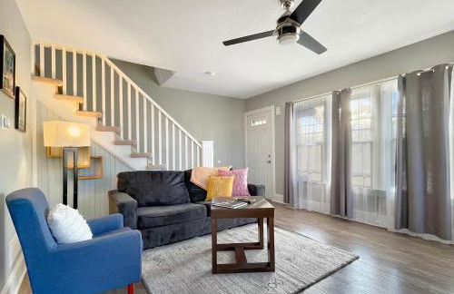 2BR Family Charmer Duplex near Drake - Foto 5