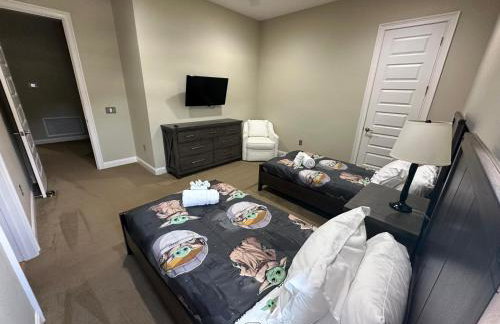 Luxury Mansion Pool Hot Tub Theater Outdoor Kitchen BBQ GM RM 2 Miles Disney - Foto 47