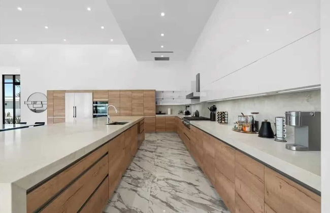 Sleeps 20 7-bedroom Villa w/ Pool, Putting Green & Hot Tub Bravo Villa #11 by Avantstay - Foto 25