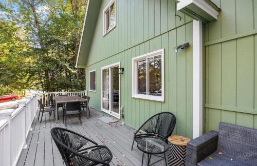 Cozy Mountain Retreat Fireplace Deck Near Lakes - Foto 14