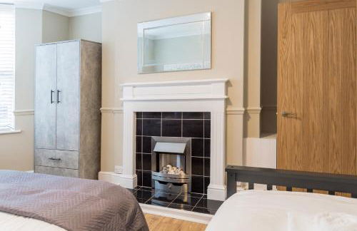 Comfortable 5-Bedroom House in Cheltenham - Foto 25