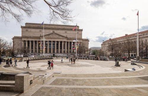Penn Quarter 2BR w Gym Pool nr National Mall WDC-167 - Foto 27