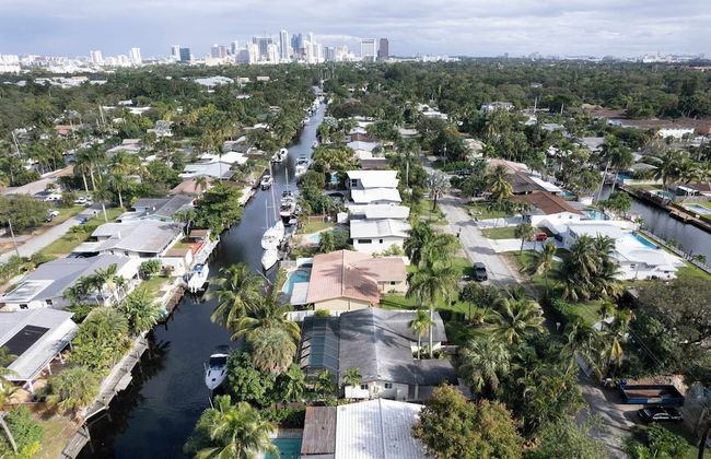 Waterfront Oasis w/ Enclosed Pool! - Foto 47