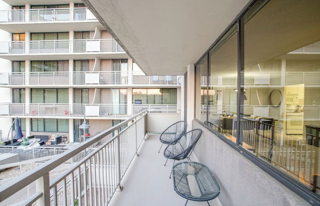 Modern Apt Near Airport & Metro - Photo 34