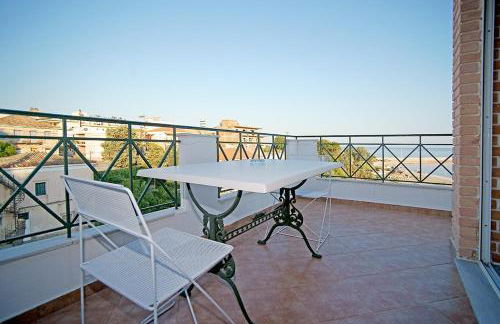 A View from the Attic Window. Kyparissia, Messinia - Foto 22