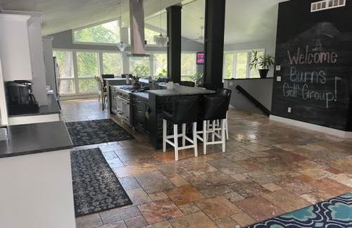 Large Recreational Retreat - Foto 24