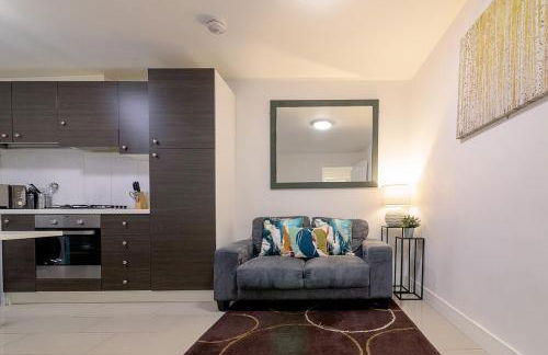 2 bedroom Large Town Centre Apartment FREE Parking - Foto 9