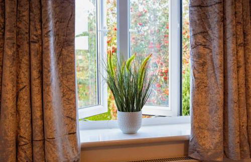 Augusta House - Andover - Photo 17