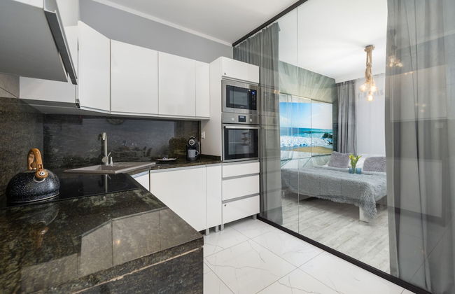 Beach Wave Apartment by Renters Prestige - Photo 8