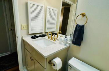 Lakefront Condo - King Bed Full Kitchen - Foto 18