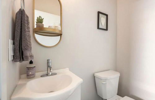 Comfy Family Home, Walkable Neighborhood + Patio! - Foto 29