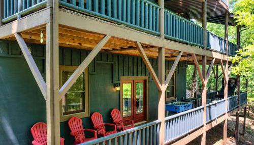 The Holiday Cabin at Lake Lure - Photo 3