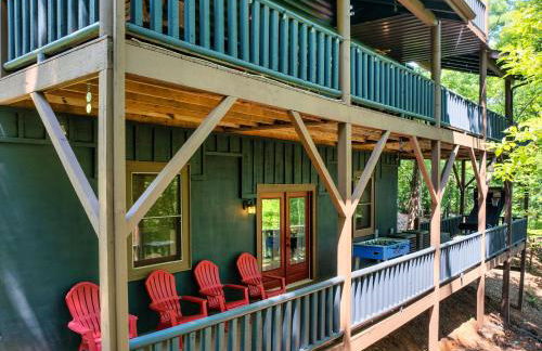 The Holiday Cabin at Lake Lure - Photo 3