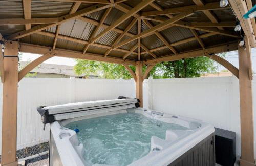 Updated Family Friendly Hillyard Gem NEW HOT TUB! - Foto 3
