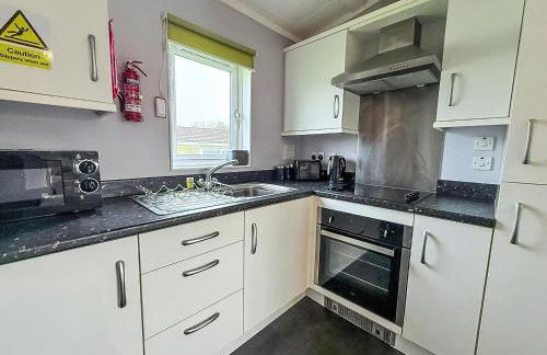 Cosy Chalet On A Beautiful Holiday Park In Lowestoft Ref 12080B - Foto 8