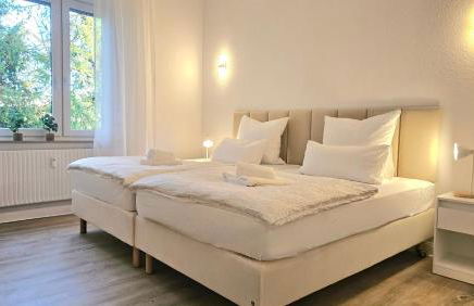 122qm-Apartment - 4 Zimmer I Zentral I Küche I Balkon I Parken I WLAN - Foto 2