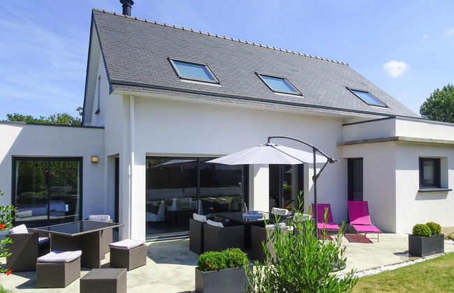 Holiday Home in Benodet Near Sandy Beach - Photo 1