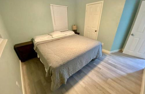 Serene renovated oasis near downtown area - Photo 6