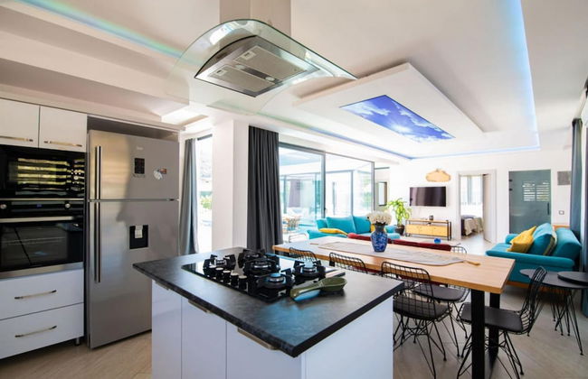 Dreamy Villa With Private Pool and Jacuzzi in Kas - Foto 13