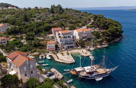 Suartini Apartmani Račišće - Photo 5