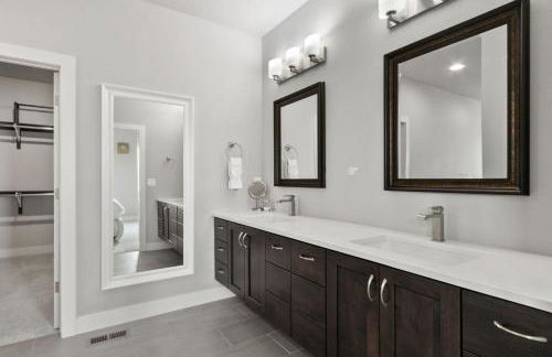 Luxury Home with Spectacular Rocky Mountain Views! - Foto 32