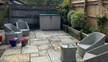 Lymington Courtyard: 4-Bed Modern Cottage Charm - Foto 5, Garden