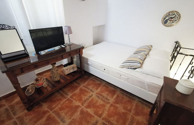 Authentic White House in Paros Lefkes - Photo 8