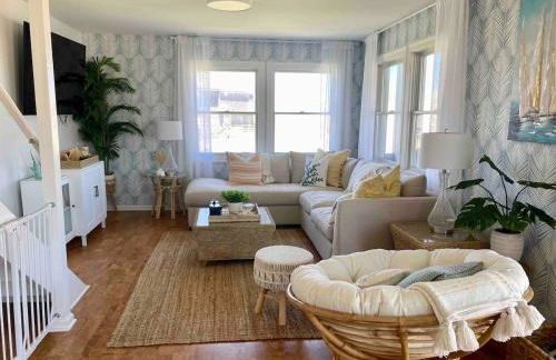 Nautical Endeavors Beach House Steps from Surf - Foto 7