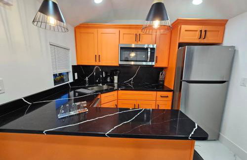 Comfy Tiny Home WP Large Private Deck Queen bed - Foto 2