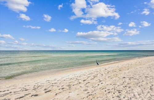 Just Beachy - 5 Bedroom Beach Front Home! Sleeps 20 Home by RedAwning - Foto 93