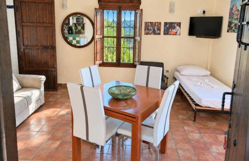 Ground floor apartment "CEZANNE", with spectacular pool in rural holiday park FINCA EL MORALEJO - Foto 3